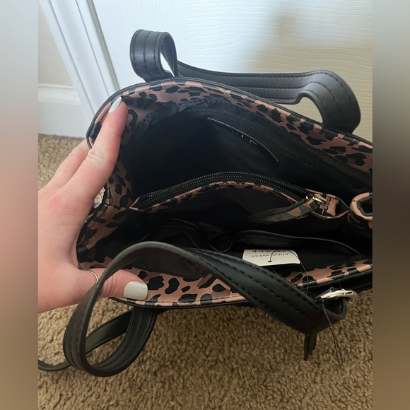 Nine West cheetah shoulder bag - Picture 2 of 3